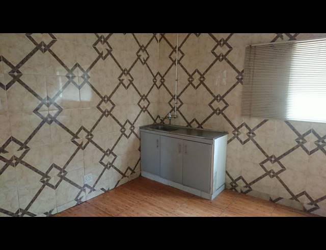 2 BEDROOM FLAT RENTED IN LENNOXTON